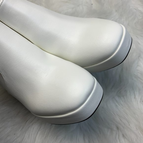1 LEFT !! WALK MY WAY CHUNKY WHITE BOOTIES - Picture 3 of 10